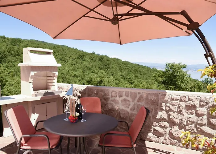 With Parking Space Icici, Opatija - 7885 アパート